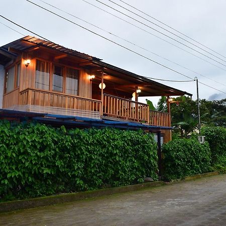 Hostal Los Farolitos Mindo Kültér fotó