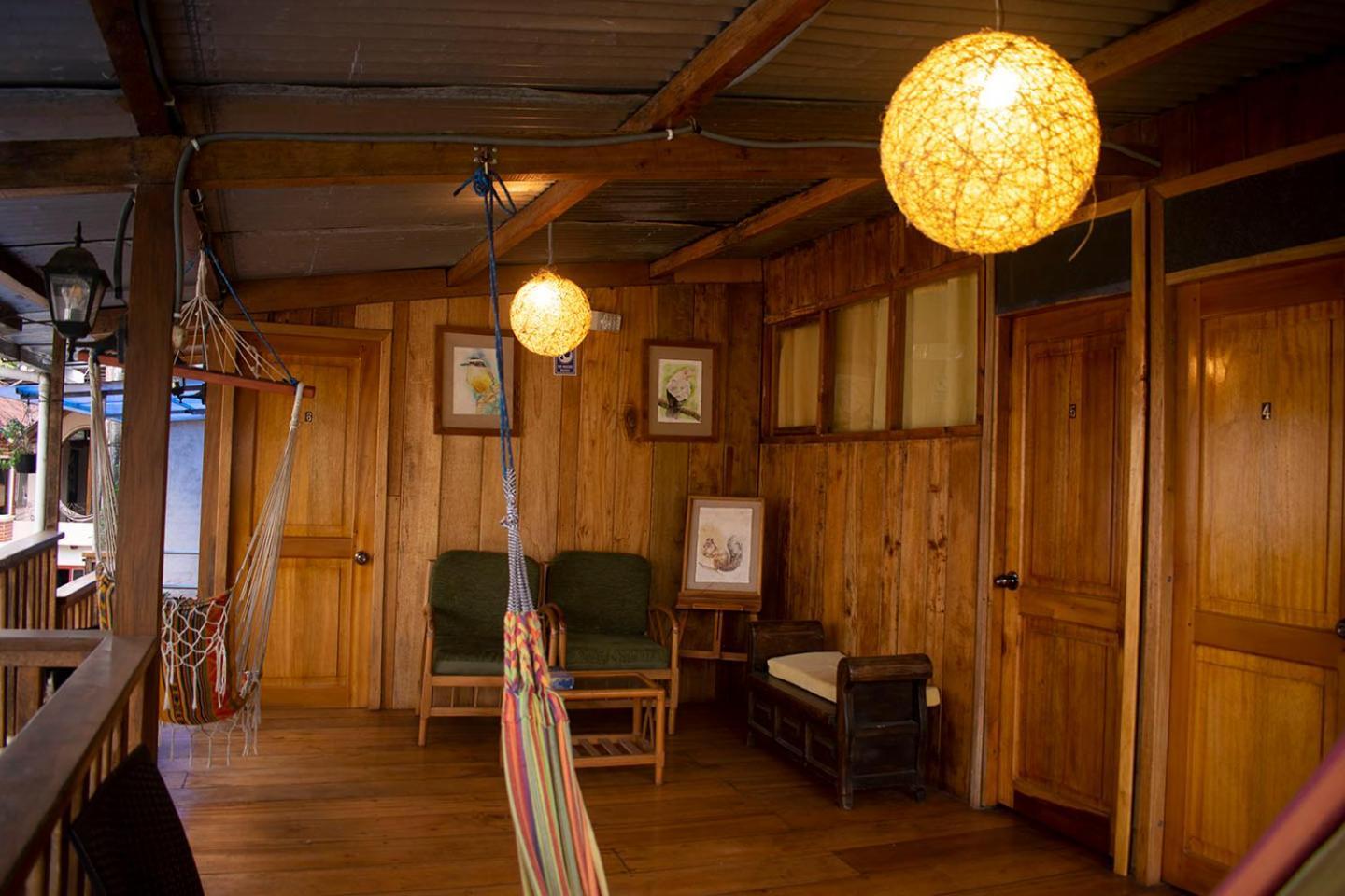 Hostal Los Farolitos Mindo Kültér fotó